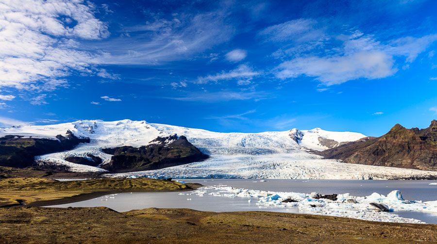 Glacier arm from the Vatnajökull glacier at Fjällsarlon,