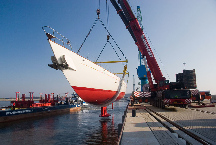Adele touches the water for the first time in Harlingen in Apr 2005.