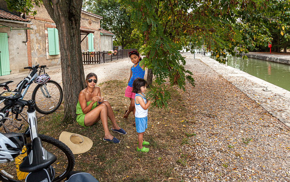 After another biking tour we are waiting to board Easyvie