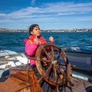 Mikee tried to concentrate on the sails, so theywere filled all the time