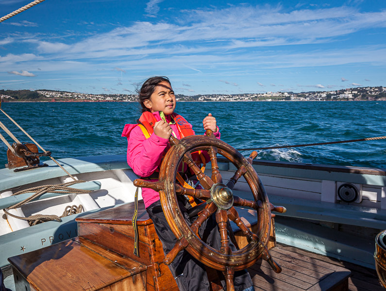 Mikee tried to concentrate on the sails, so theywere filled all the time