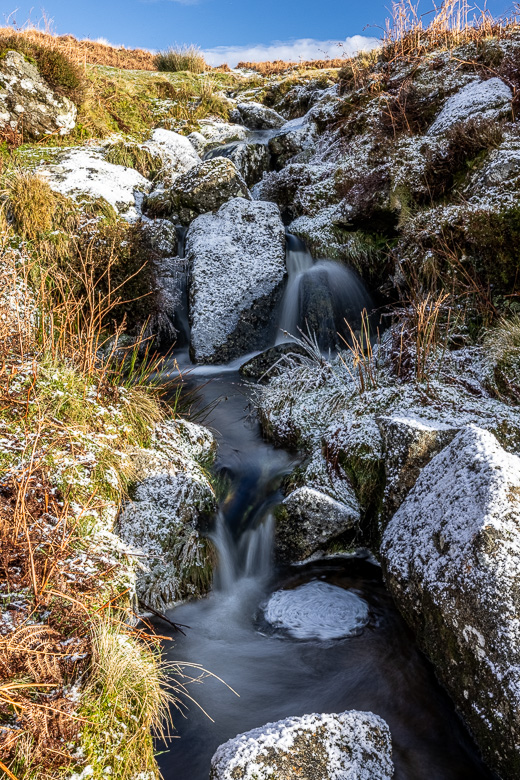 Tiny waterfalls along Grim’s Lake