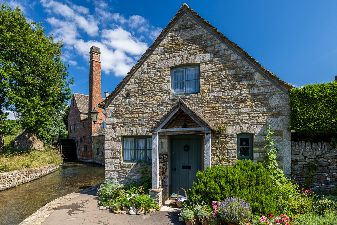 Another little cottage with the watermill in the background